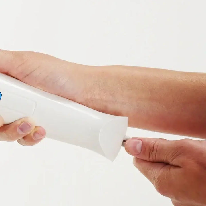 Magic Wand Rechargeable Massagestab beim Aufladen kaufen DE